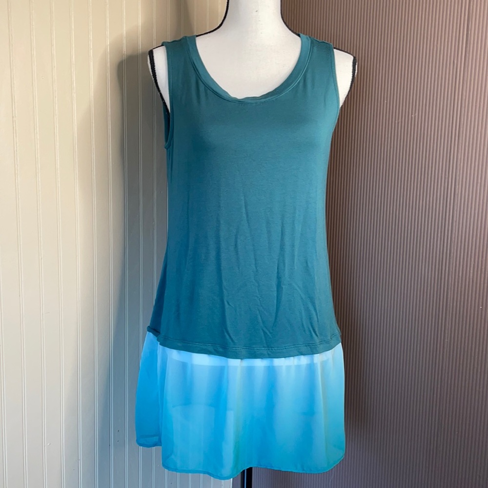 Logo by Lori Goldstein green tunic tank top size m